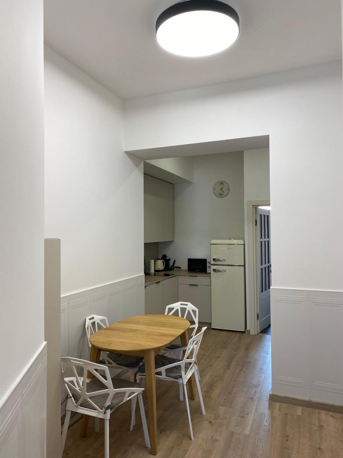 3 Bedrooms Apartment On Nasypna 3 Львів Екстер'єр фото